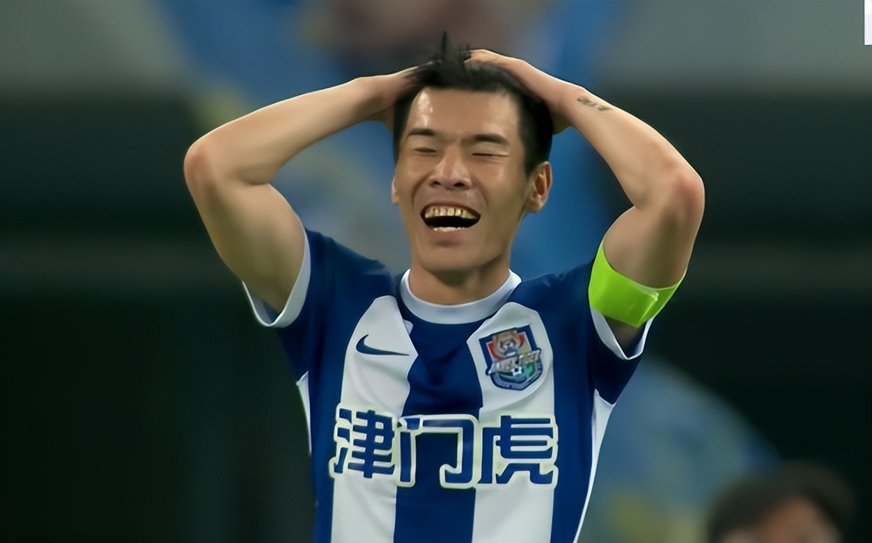 1-1！中超精彩大战：25犯+8黄+中框+救险+冲突，4万人见证