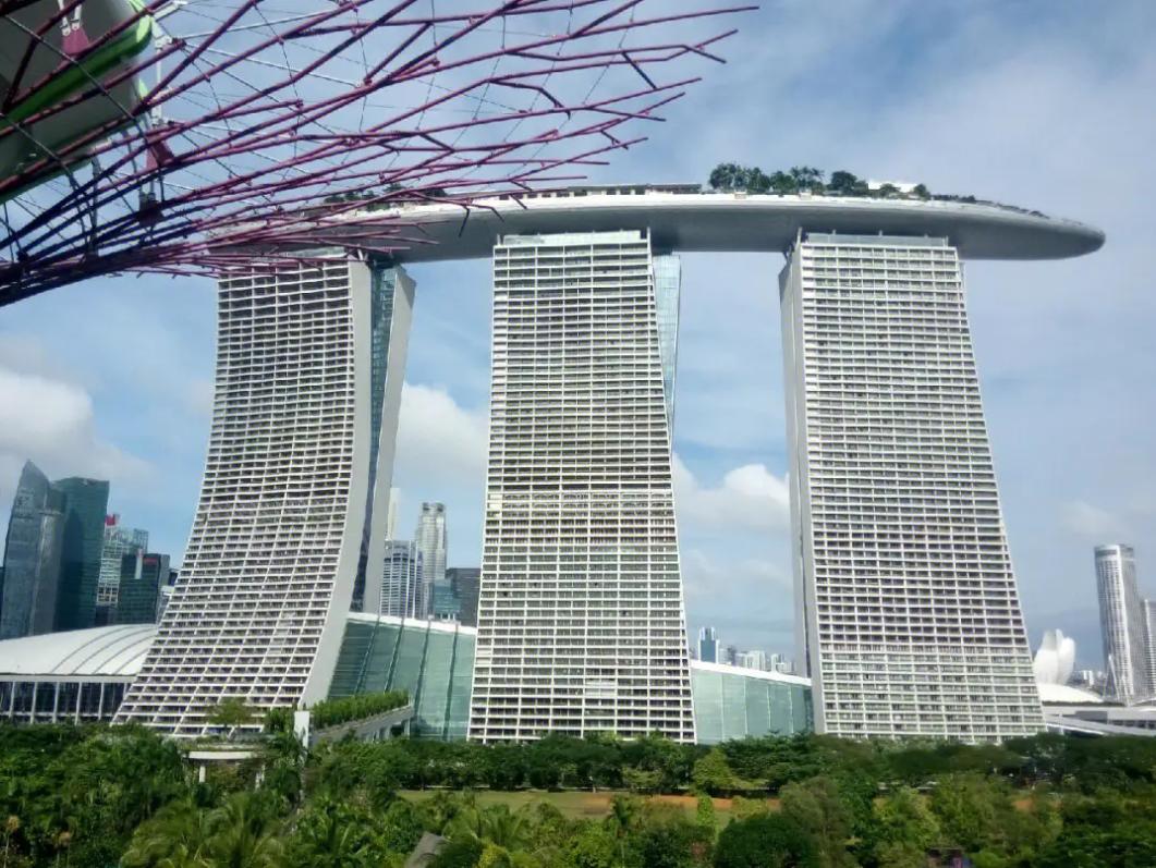 新加坡滨海湾金沙酒店建筑分析,新加坡滨海湾金沙酒店的视频