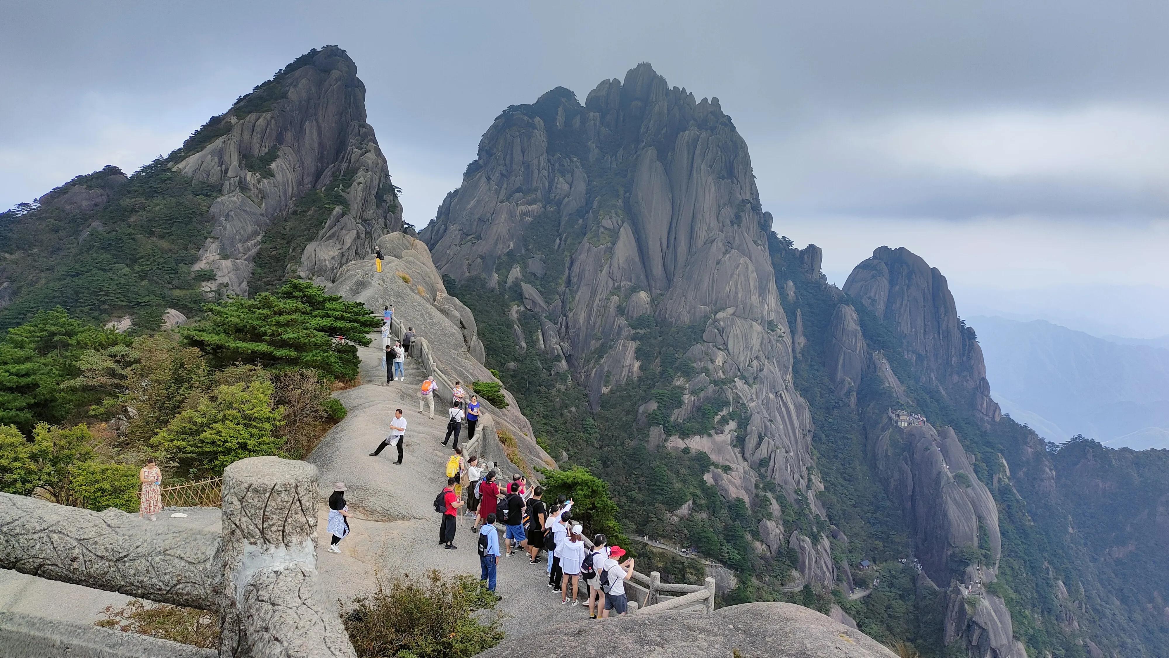 黄山北站到黄山风景区怎么坐车,黄山和黄山北哪个离黄山风景区近