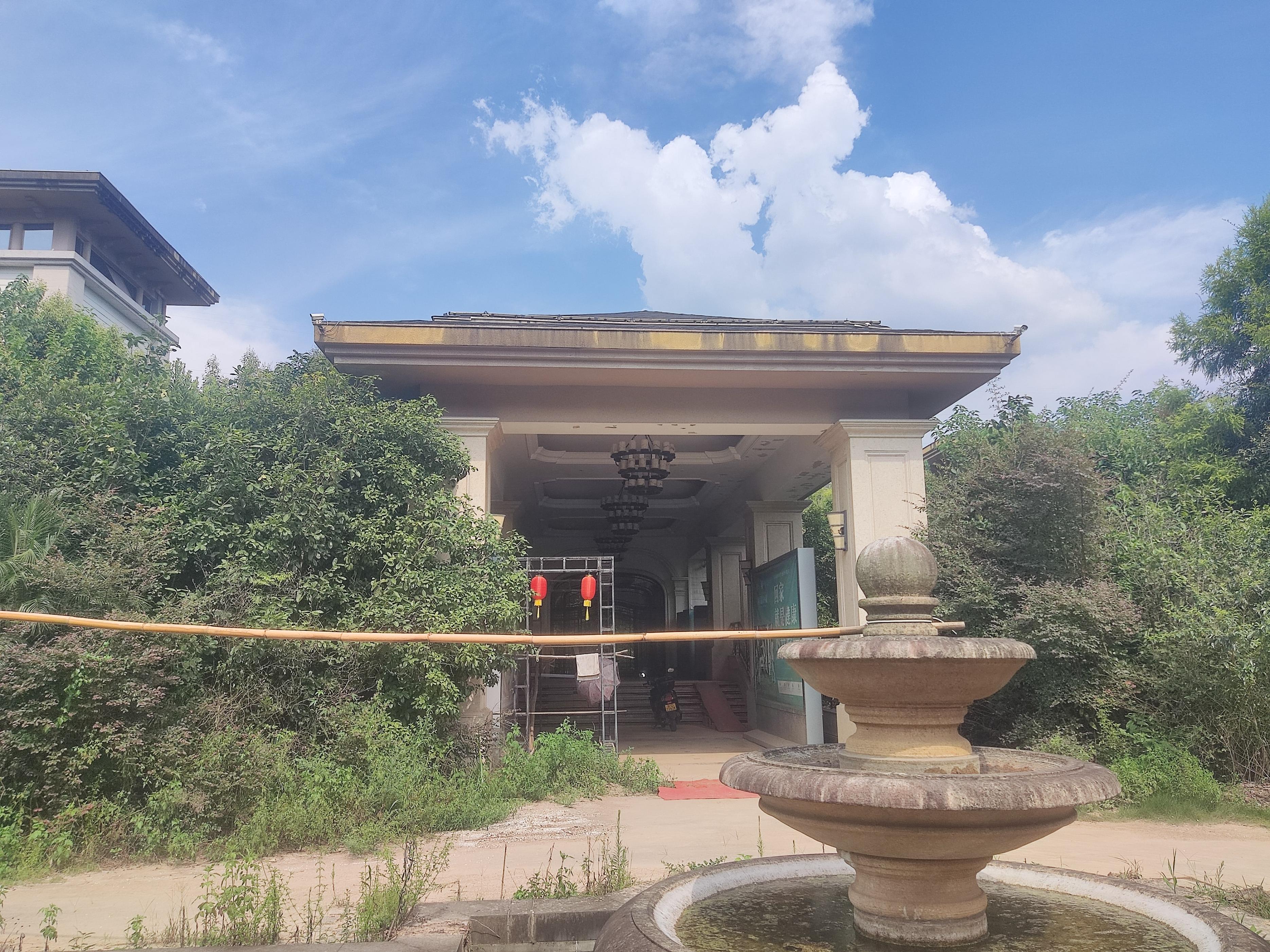 北碚憋屈的烂尾度假小镇，高档大气温泉入户，为何被废无人知晓