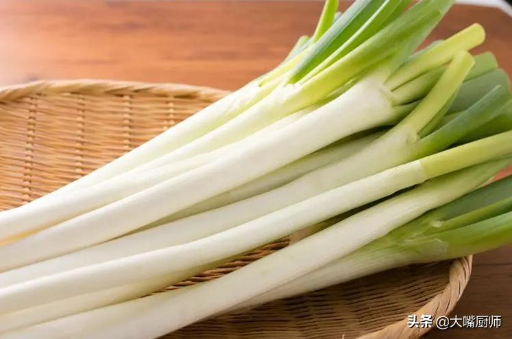 骨头汤加料,骨头汤不加料能白吗