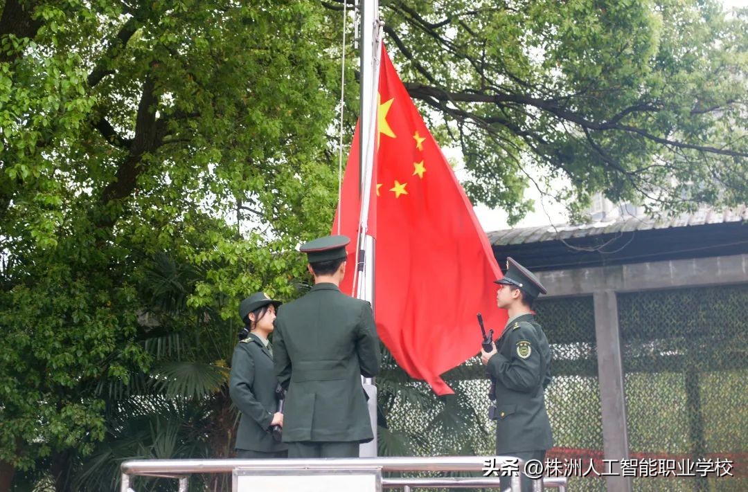 诵读中华传统文化经典诗文作品,诵读经典诗文传承中华文化文案