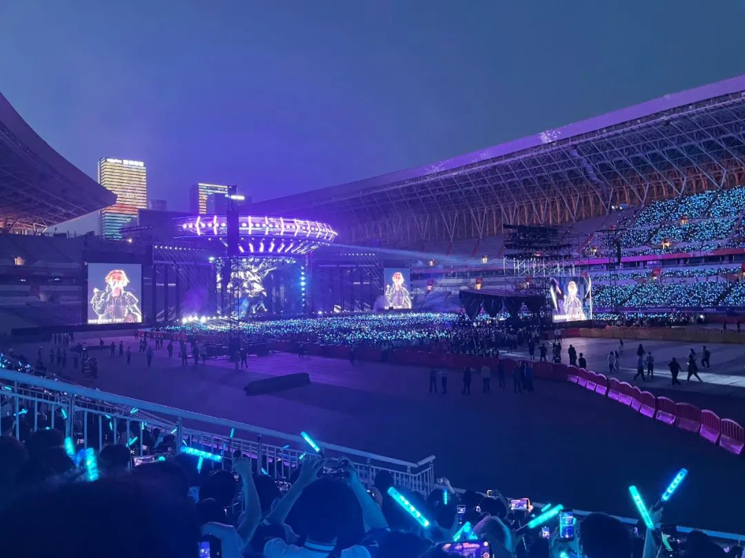 今晚的济南，太燃了！网友：场内6万人场外10万人