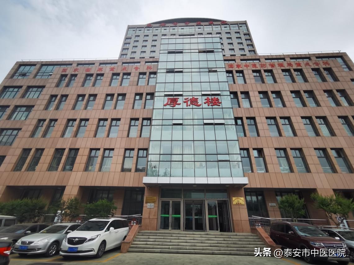 医心向党踔厉奋进直播,医心向党致敬医师节