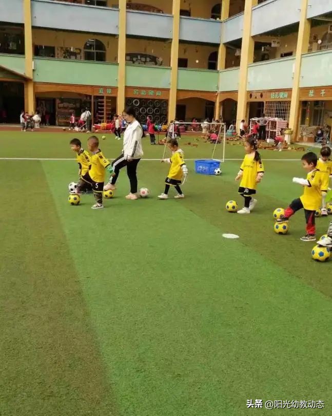 岳池县小学足球比赛,足球大比拼幼儿园游戏