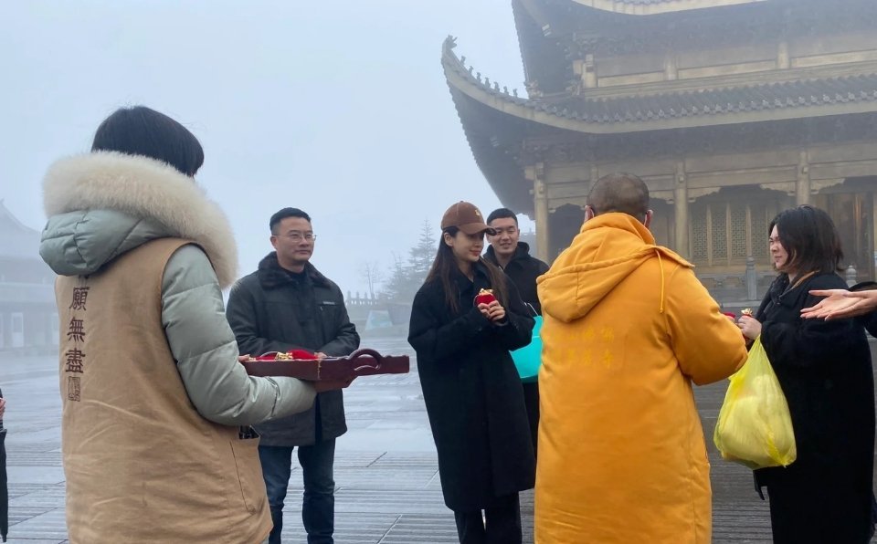 baby素颜出游被偶遇,baby出门照片