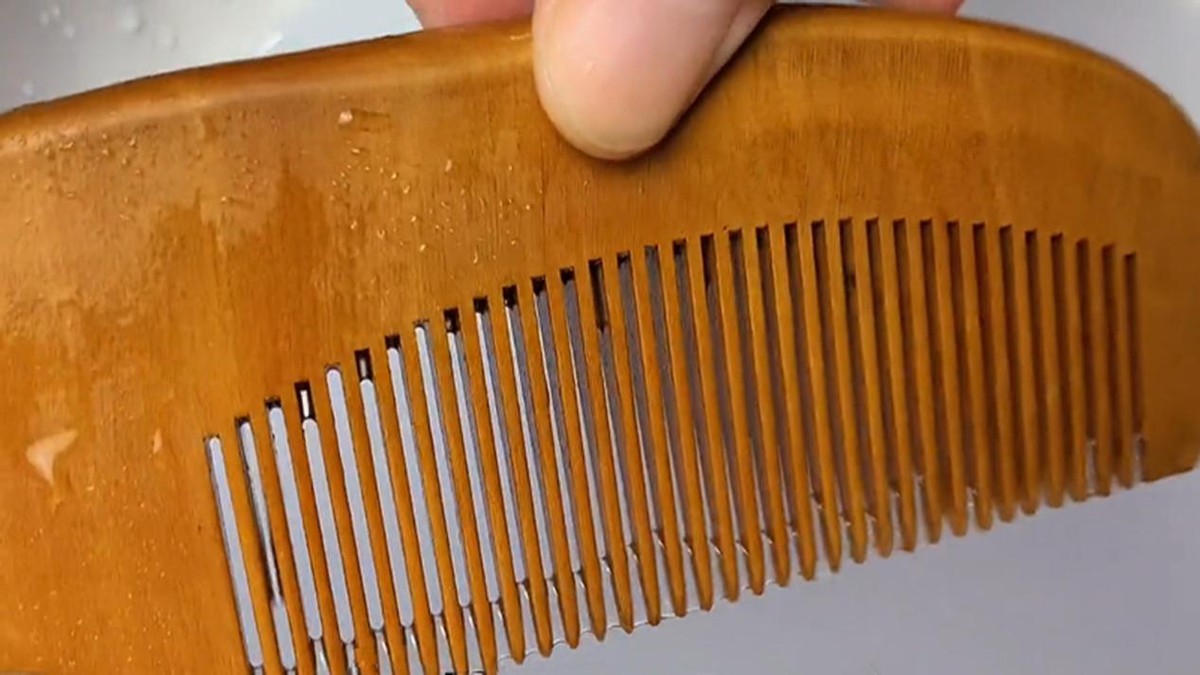 趁女生睡觉时脚底抹牙膏,睡觉把牙膏涂在脚底会怎么样