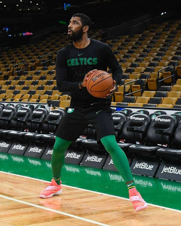 凯里欧文穿过哪些球衣,欧文踩凯尔特人logo穿的什么球鞋