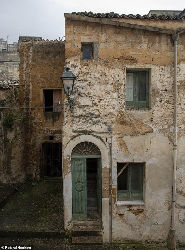 意大利小镇出售房屋仅需1欧元,意大利小镇房子多少钱