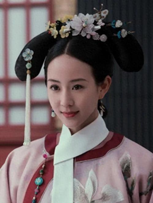 “小丑手”太减分了，这8位女星个个貌美如花，却被手拖后腿