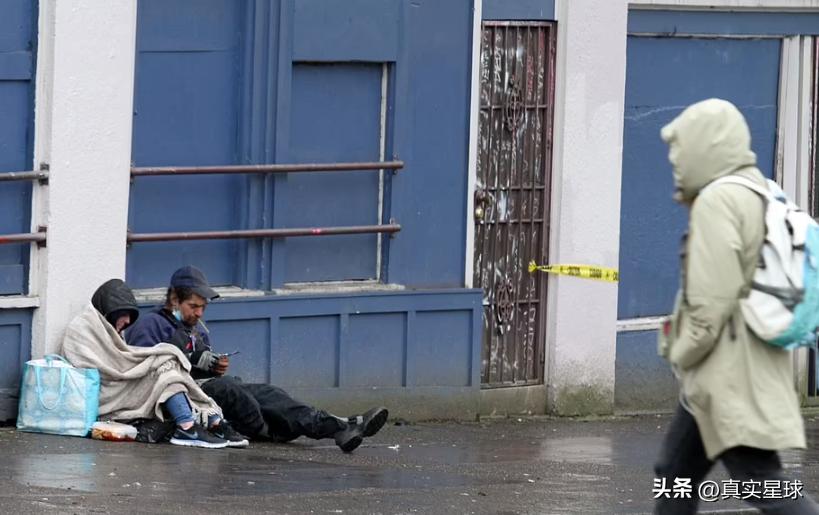 美国波特兰沦为无法无天的地狱！满街“行尸”，零元购搞垮沃尔玛