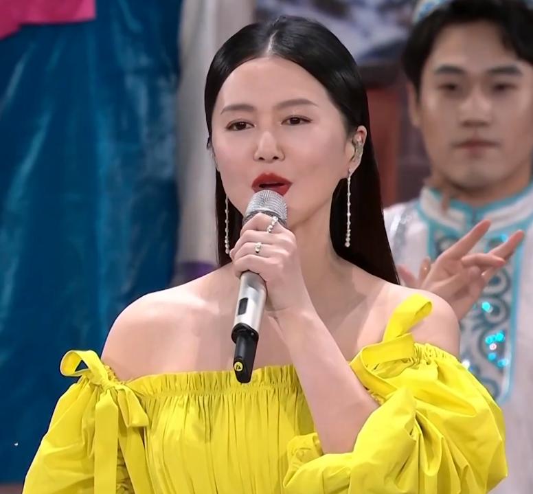 虎年春晚上的21位女星，穿着各有各的特色，有的让人倍感惊艳