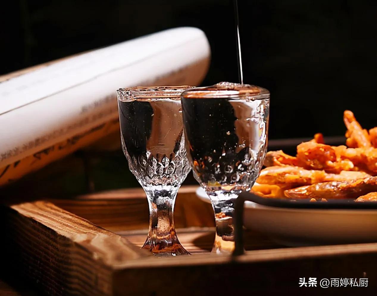 伏特加是高端白酒吗,伏特加与中国白酒哪个更难入口