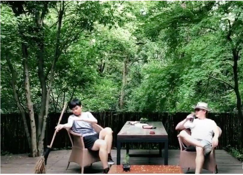 演员邢岷山:和老师女儿结婚,英雄救美被毁容,老婆女儿是心肝