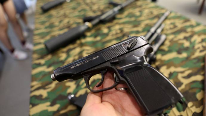 网上买玩具枪判多少年,买玩具枪被判无期的最后怎么样了