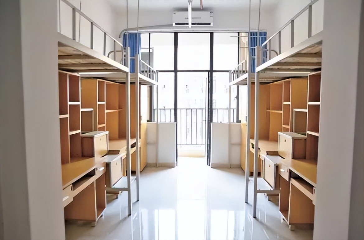 大学宿舍情况盘点，2022准大学生必看！甚至有海景房双人间