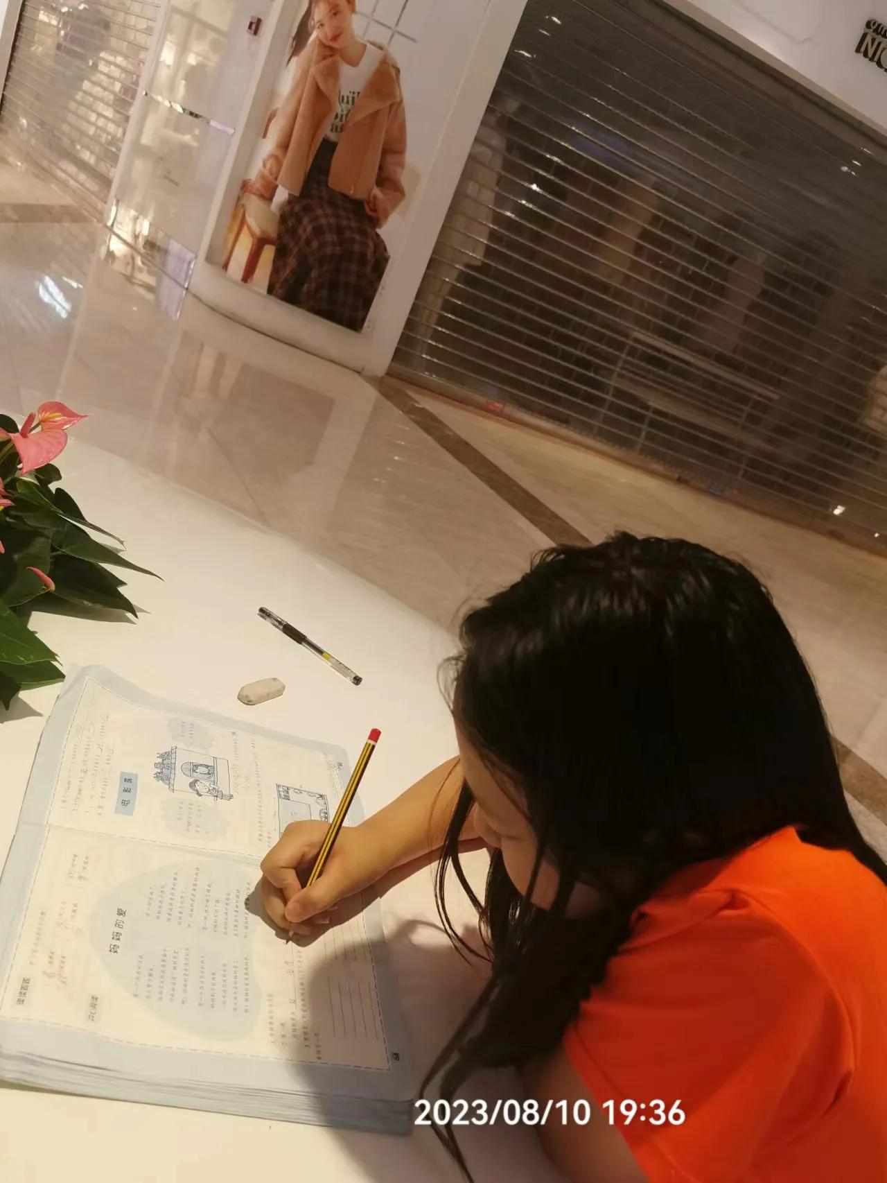 再说我外孙女用了三年的Ipad为啥被修改密码送给了弟弟？重男轻女