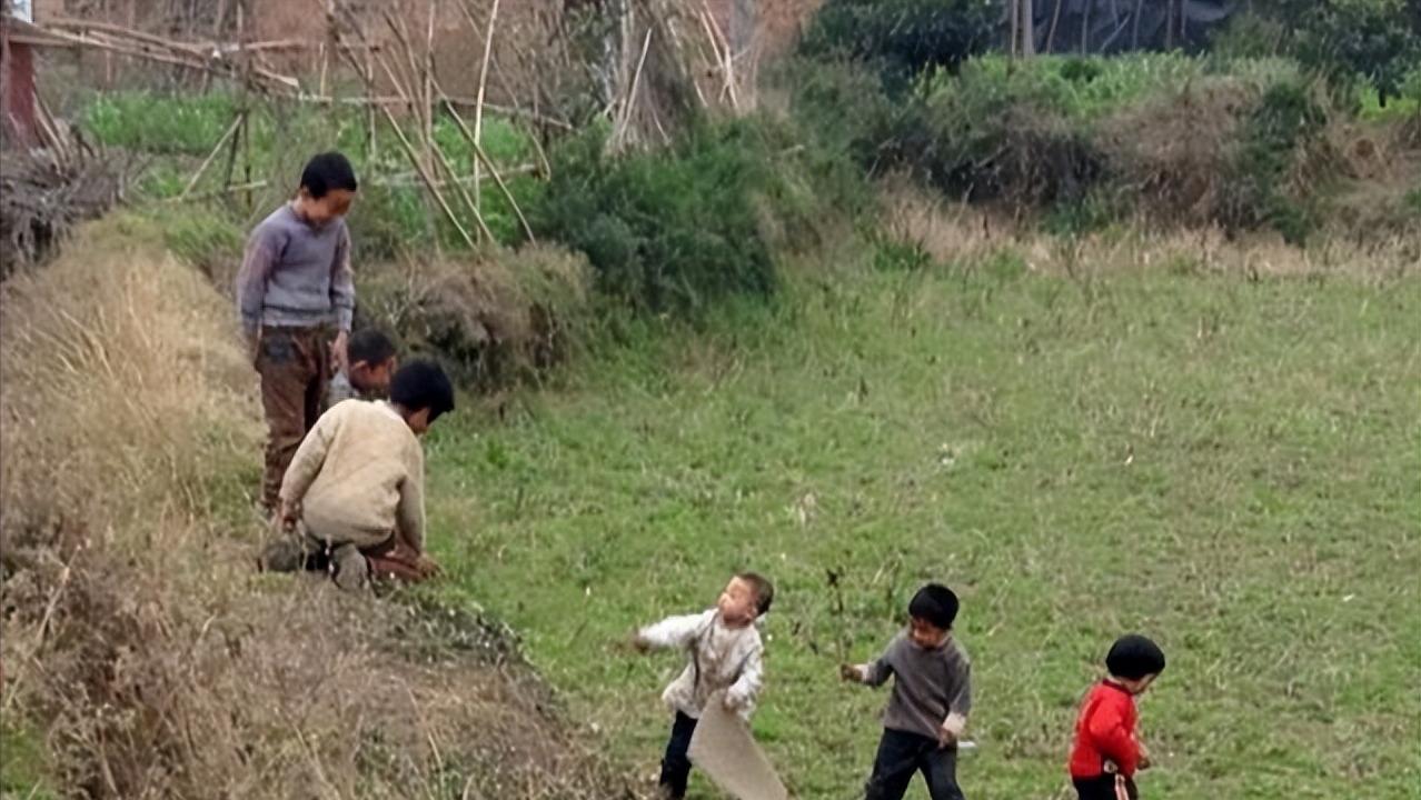 儿子把父亲活埋尸体突然不见了,18岁男孩杀父分尸