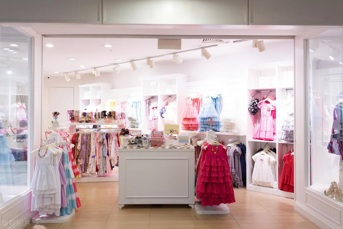 上海服装店照明设计,服装店工业风照明