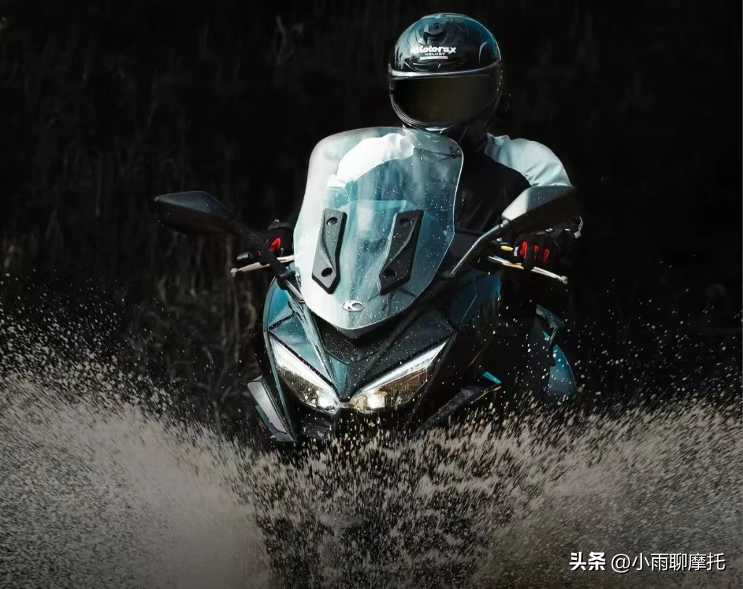 和光阳250差不多价位的大踏板,光阳两款250踏板摩托车的区别