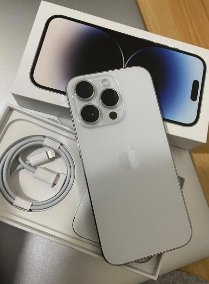 买苹果还是买华为好纠结文案,华为与苹果手机哪个更值得买