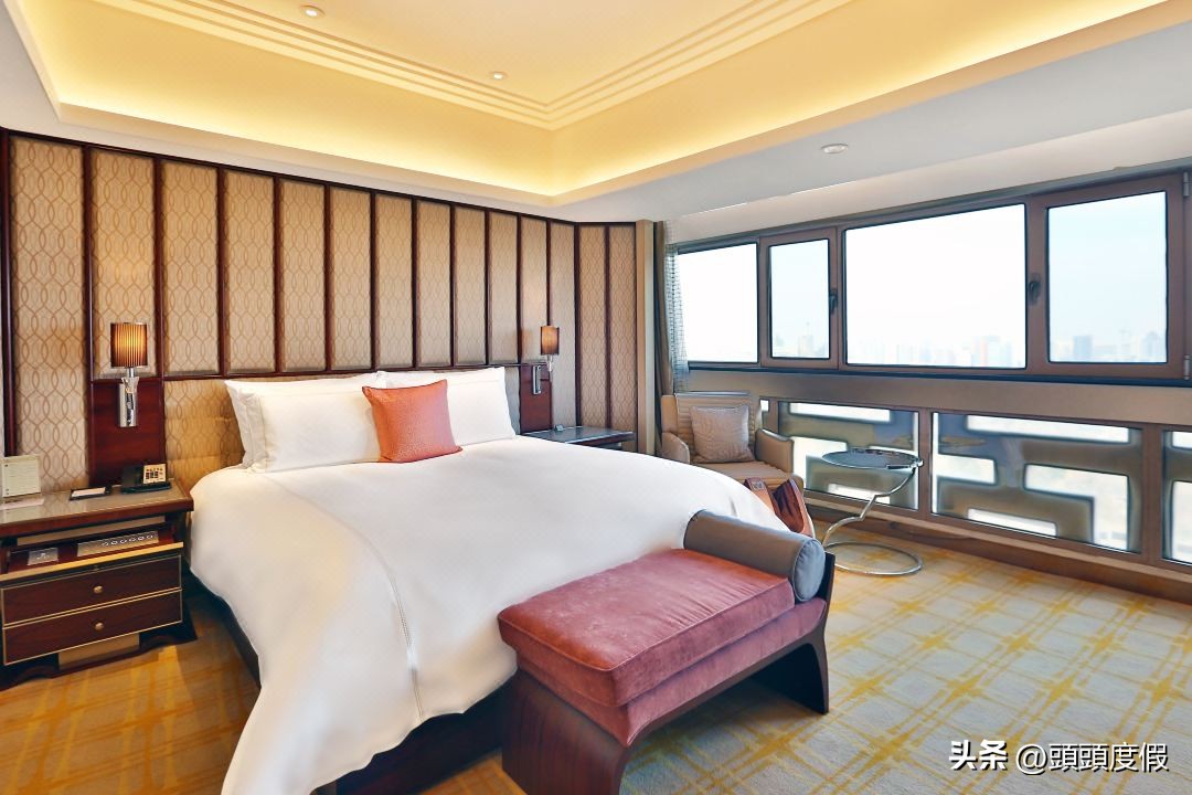 济南前十酒店,趵突泉一城山色半城湖