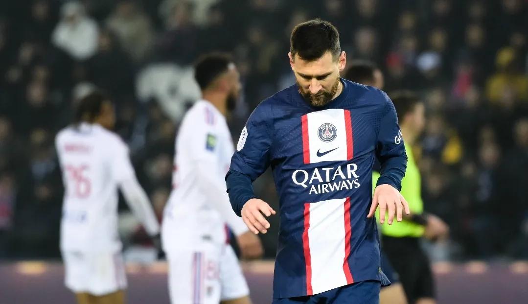 最新转会：巴黎将拆散MMN梅西接近前往沙特裁判顶球员*体下**被处罚