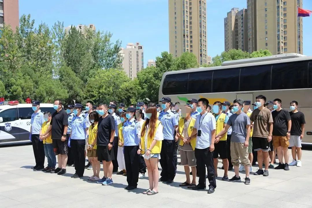 玩赌石就是一刀穷一刀富,赌石一刀穷一刀富