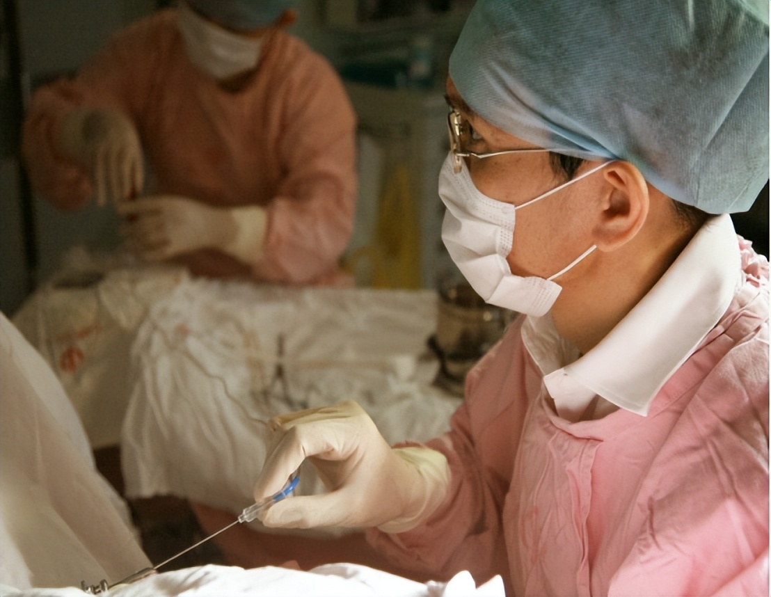 女大学生贪慕虚荣被骗,女大学生贪慕虚荣以为真爱