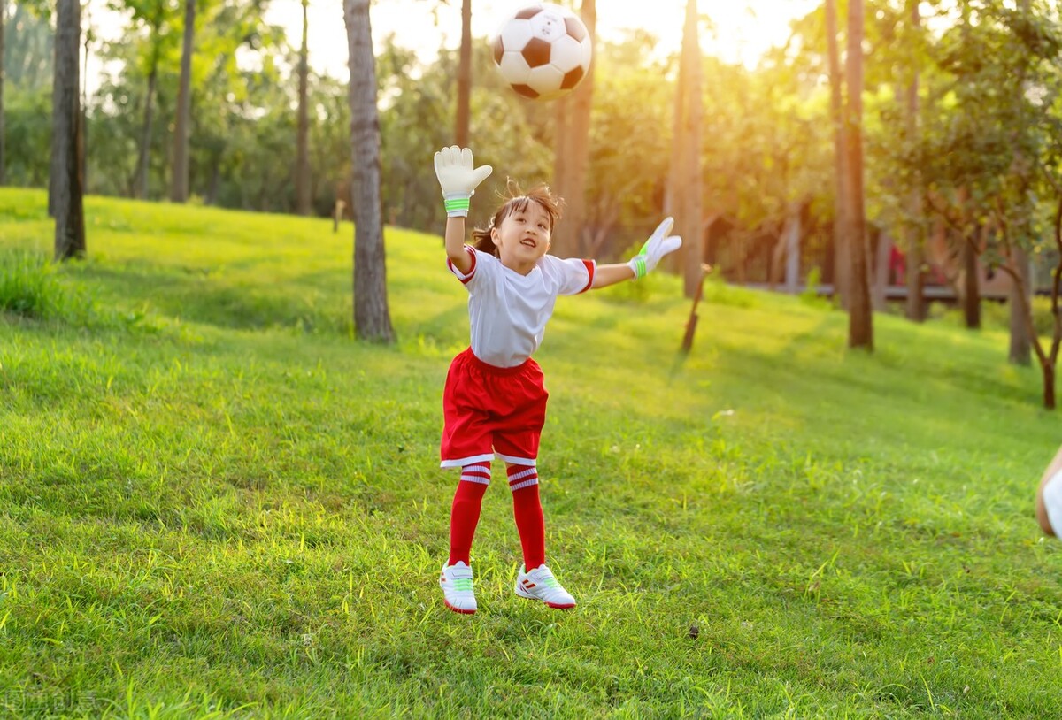 孩子在课堂捣乱家长在家怎么教育,父母课堂帮孩子克服畏难情绪
