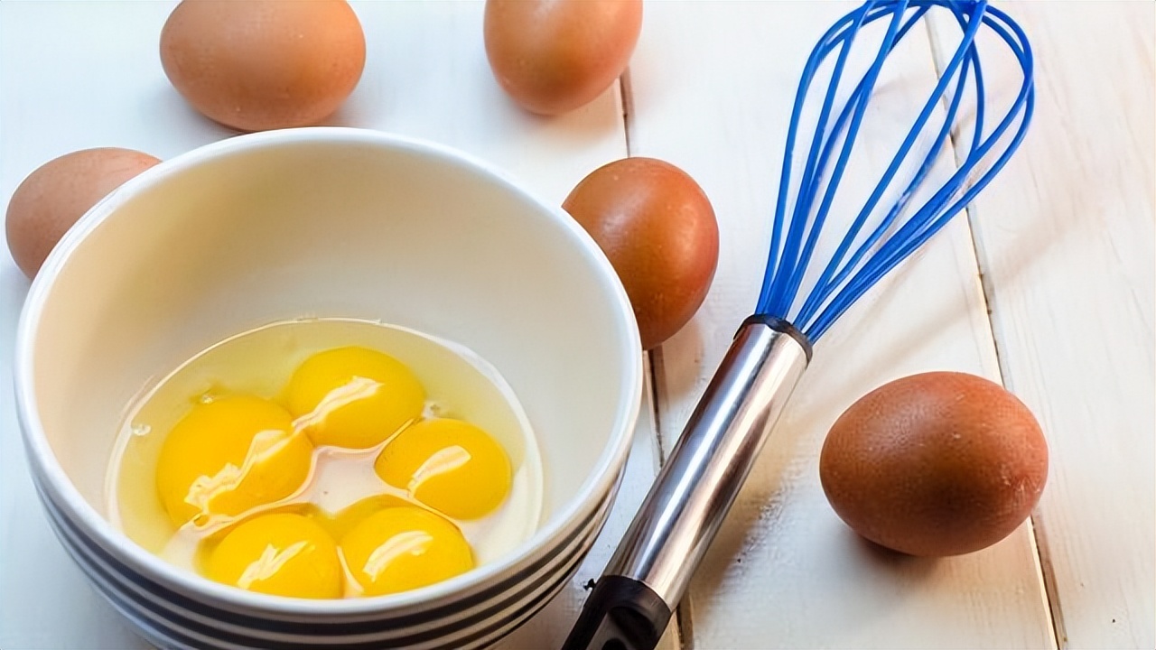 每天早晨一个水煮鸡蛋对肝的好处,每天早上吃2个鸡蛋对肝有损害吗