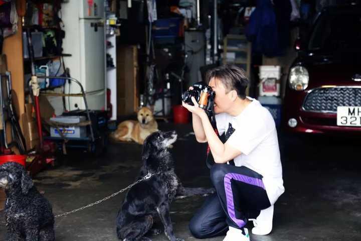 “港圈太子爷”街上收破烂，一天只赚60块！