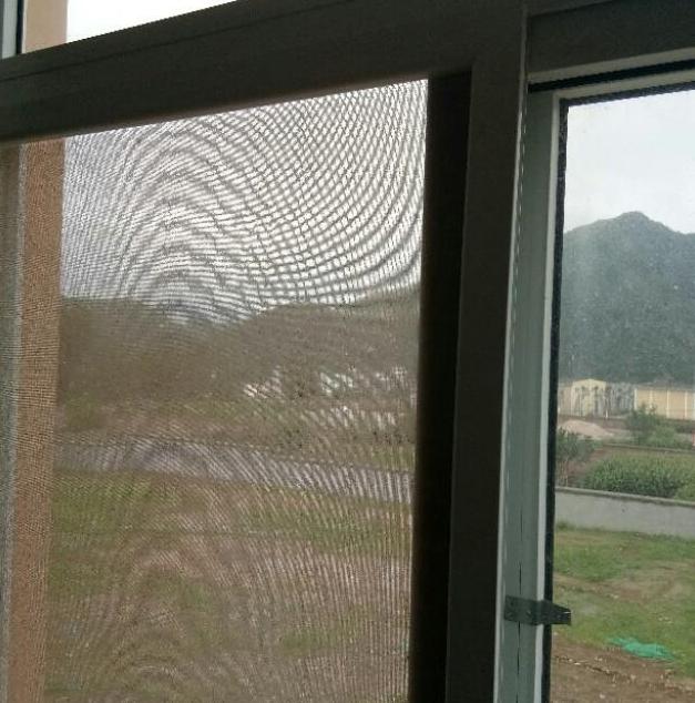 纱窗破了个洞怎么修理,纱窗破损用什么胶