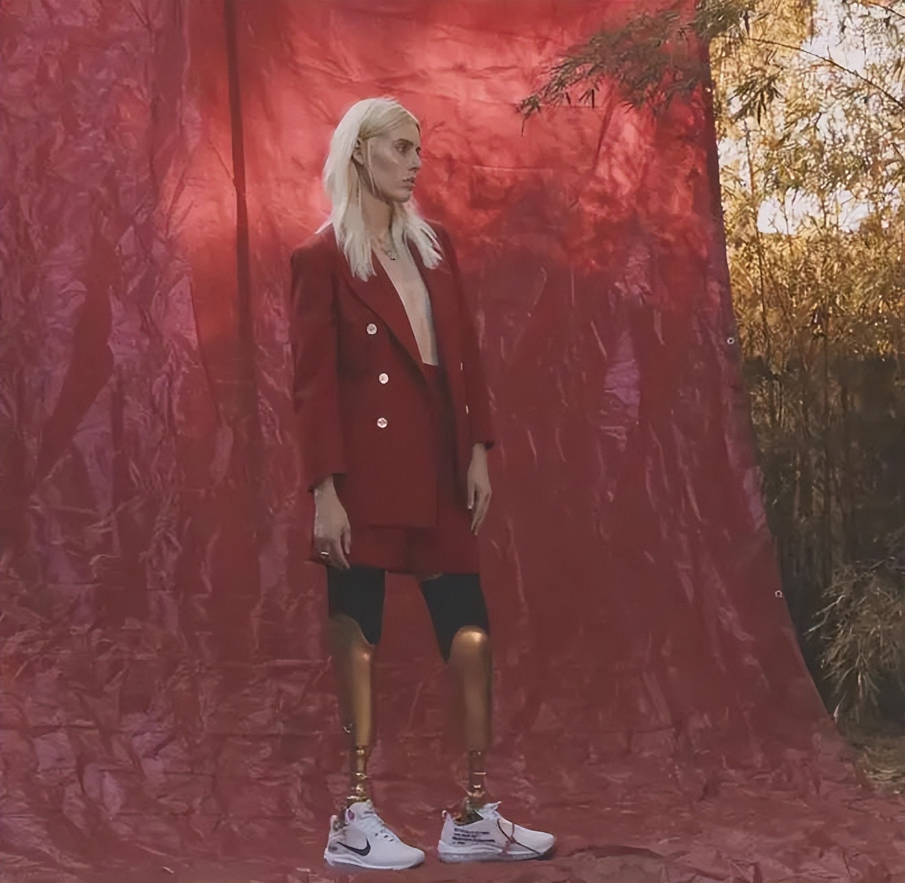 超模用卫生棉条感染截肢励志,一名超模因卫生棉截肢