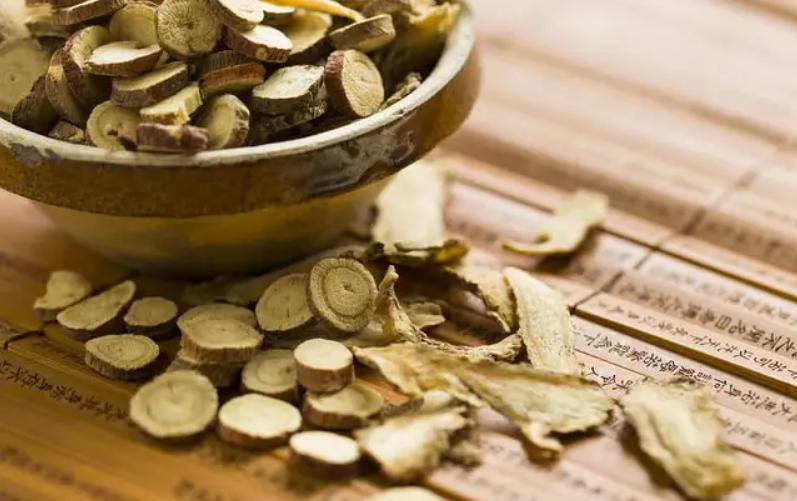 治疗缓解肩周炎的几个简单动作,肩周炎最好的恢复办法和治疗方法