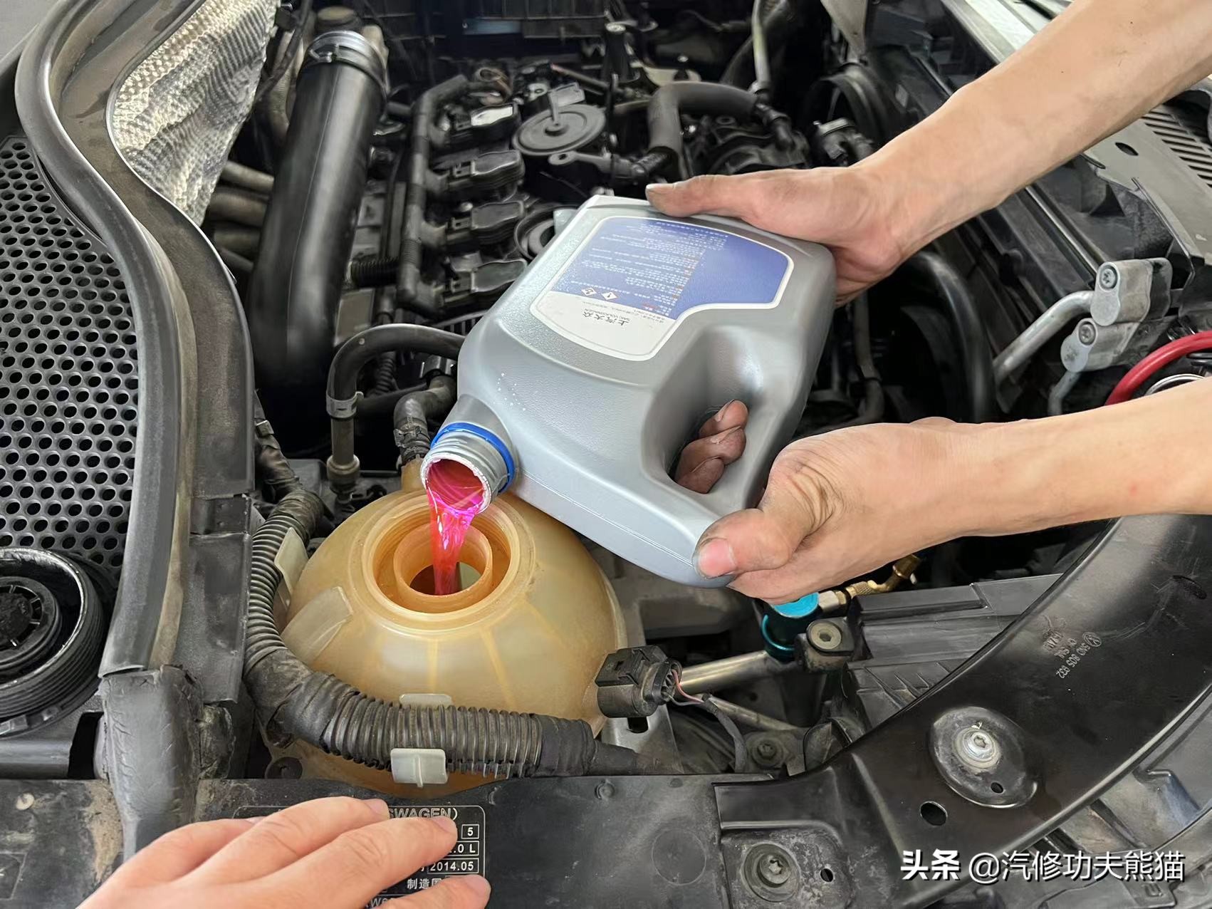 严谨的德国工人钣金修复,严谨的德国师傅修复事故车