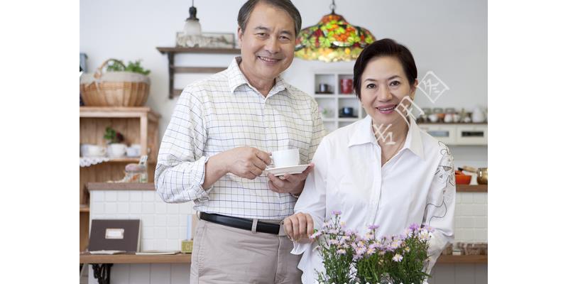 父母去医院没钱心里难受吗,家人住院自己也没钱简直崩溃
