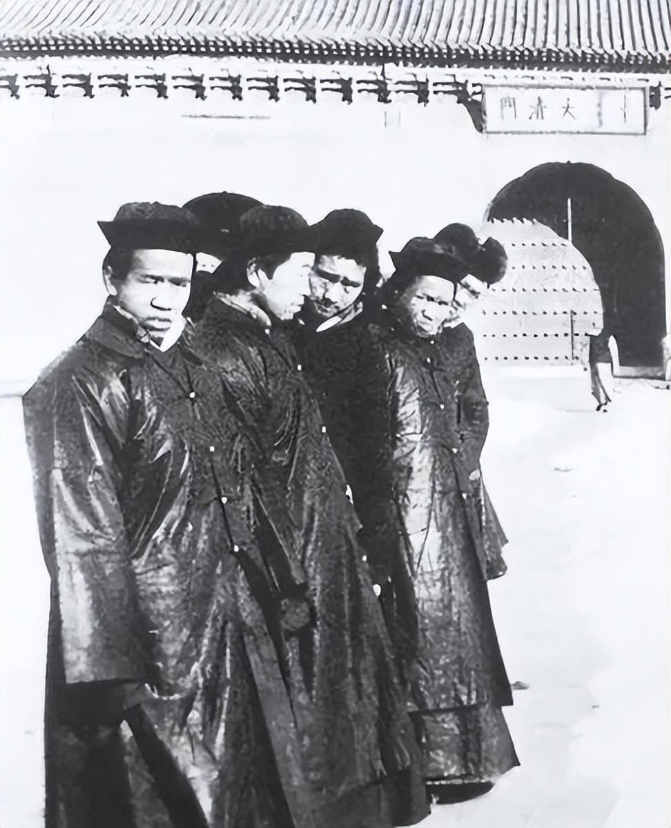 在古代太监最好的差事是什么呢,古代太监都是伺候哪些沐浴更衣