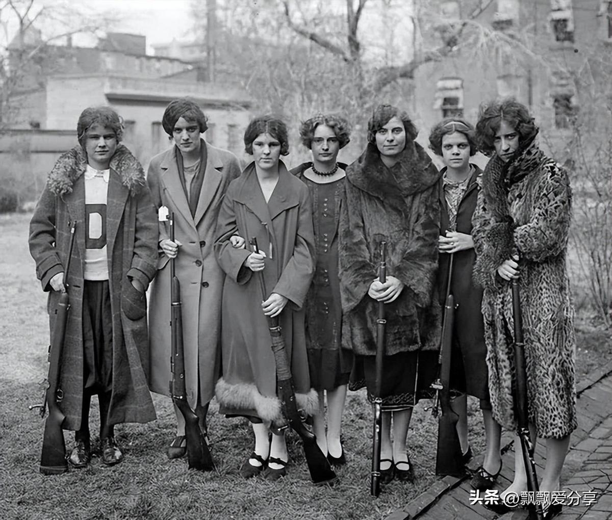 纳粹德国屠杀犹太女人,变态纳粹