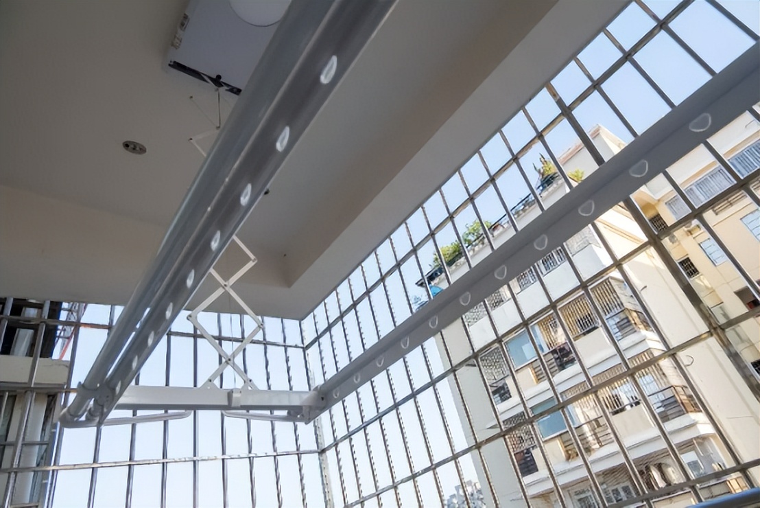 智能晾衣机悍高,智能晾衣机晒衣服全过程