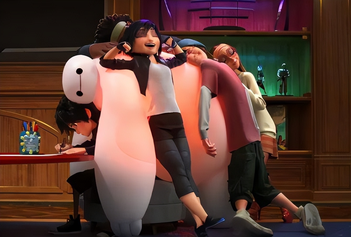 超能陆战队泰迪和教授变成了知了,超能陆战队给大白穿上机甲的过程