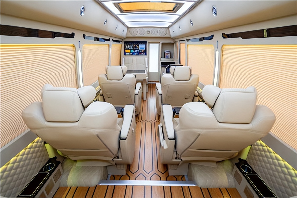 金龙考斯特和丰田考斯特,九龙考斯特和丰田考斯特的区别