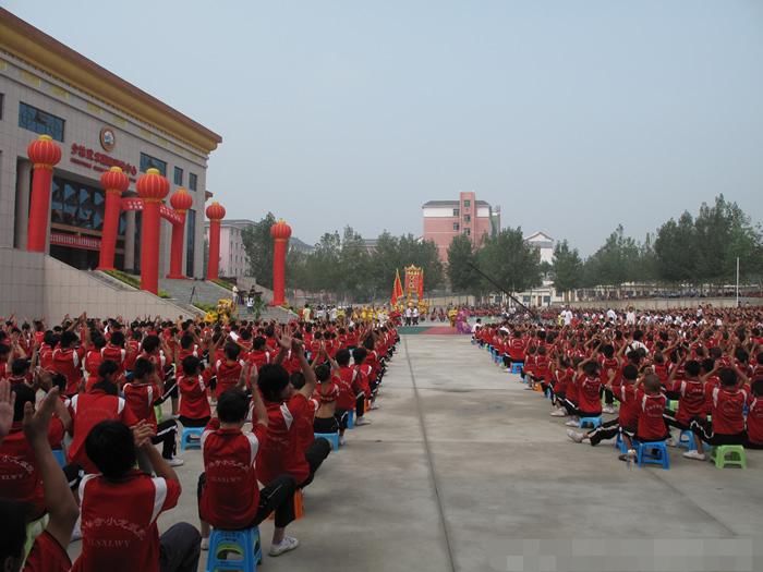 释小龙玩雪茄是什么级别,释小龙抽雪茄视频