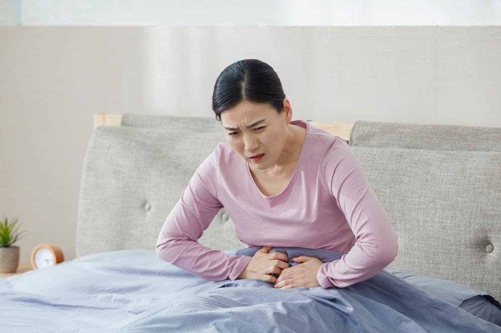 女性阴道有白色泡沫排出，可能暗示4种情况，不要不当回事