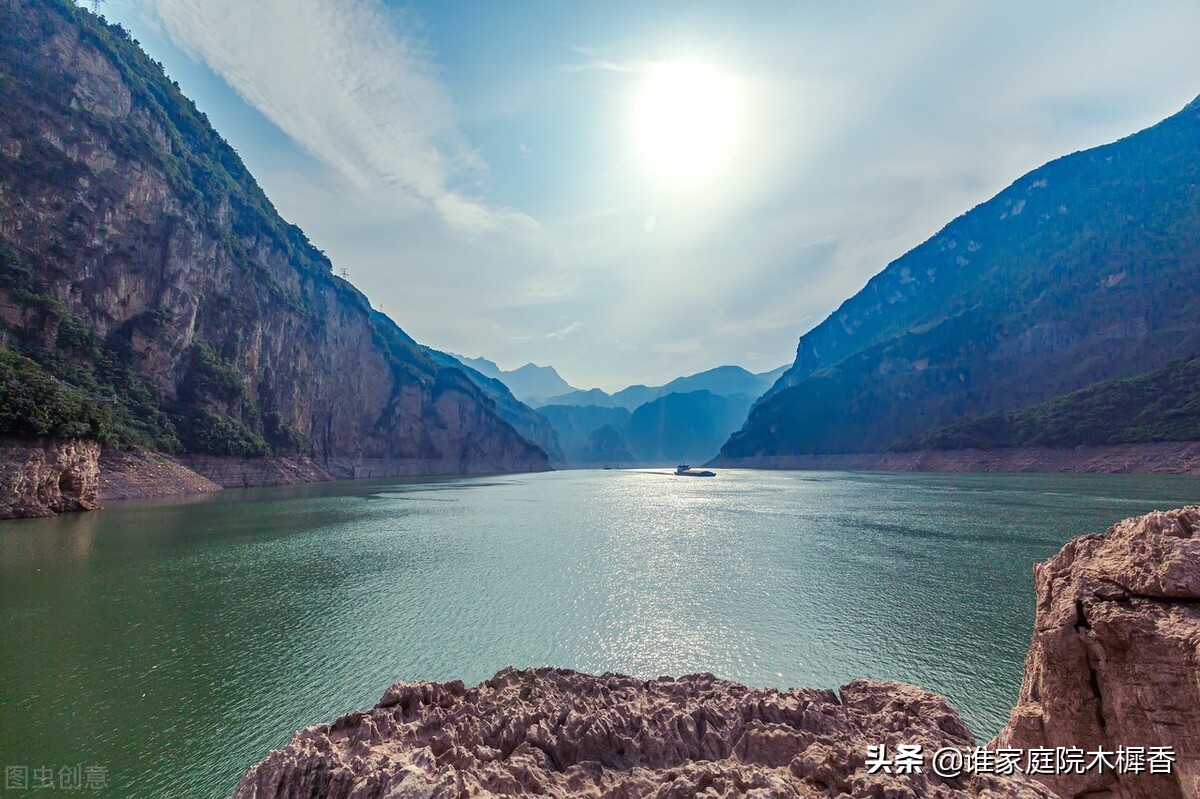 望天门山李白这首诗排名第几,李白写的最出名的一首诗望天门山