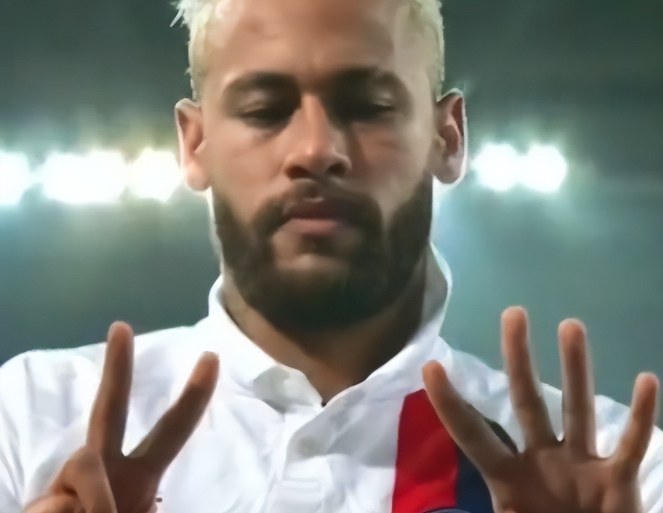 内马尔进球为白血病男孩跳舞,内马尔学患病孩子进球跳舞