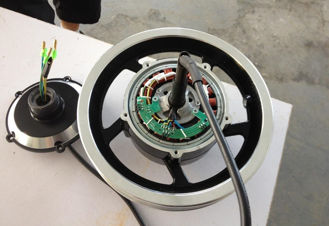 电动车原装电池和二手电池,新买的电动车为啥电池一年就坏了