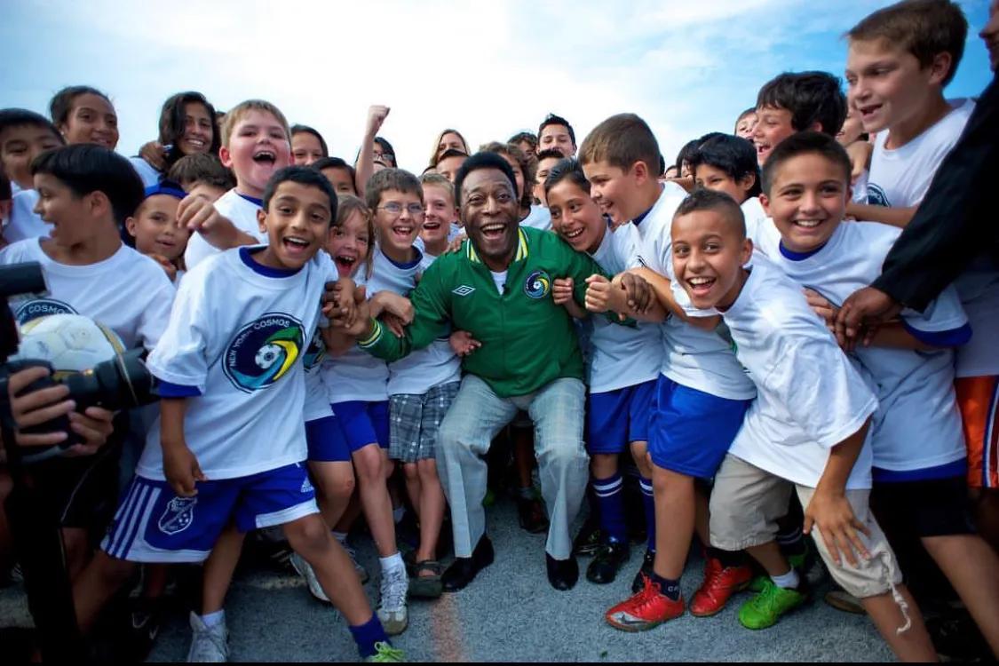 球王贝利第三任妻子,球王贝利结过几次婚