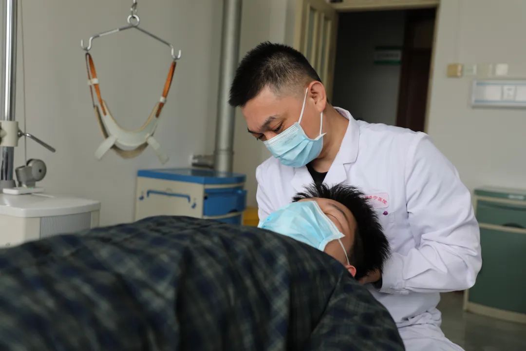 腰部僵硬酸痛如何锻炼,腰部僵硬道家锻炼方法