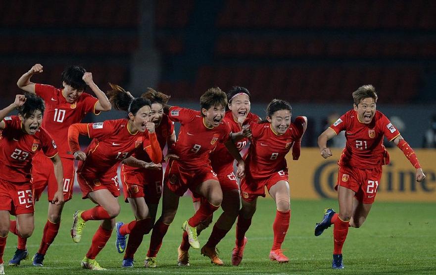 中国女足时隔16年再获亚洲杯冠军,高燃回顾中国女足亚洲杯